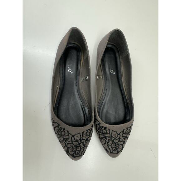 Dollhouse Womens Flats Size 9 Gray Slip On Floral Embroidered Pointed Toes - Picture 1 of 10